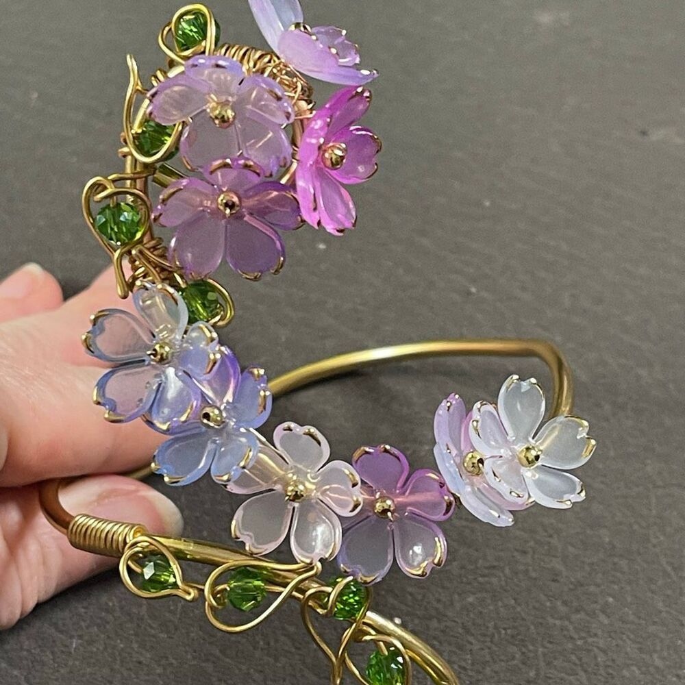 Enchanted adjustable gold tone floral arm cuff whimsical fairy core blossom flow - Picture 5 of 8